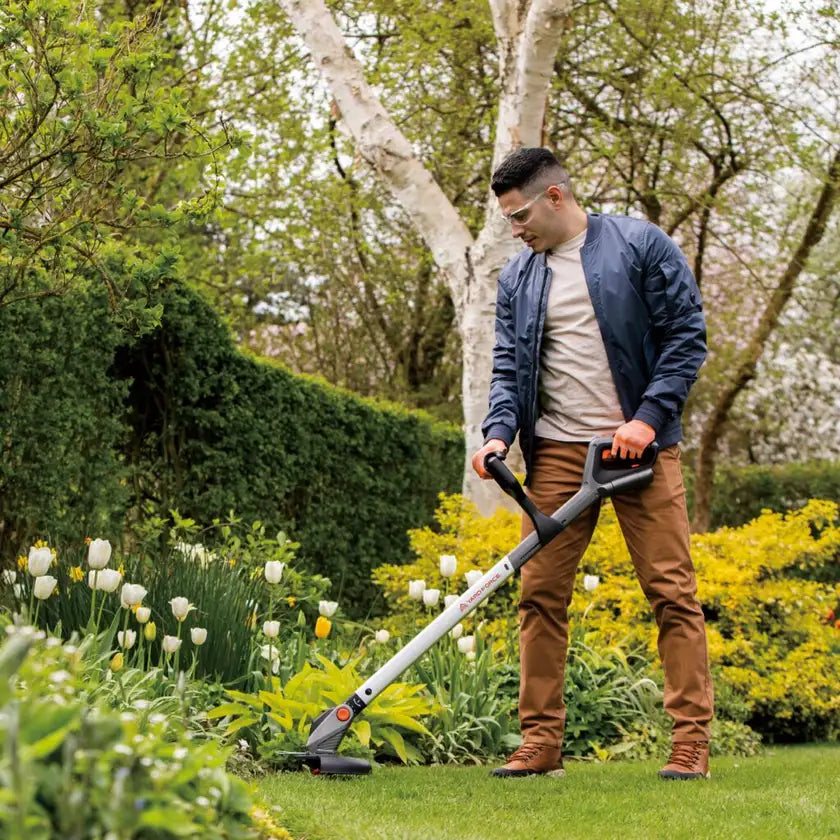 Yard Force Garden 12V Trimmer & Hedge Trim Kit