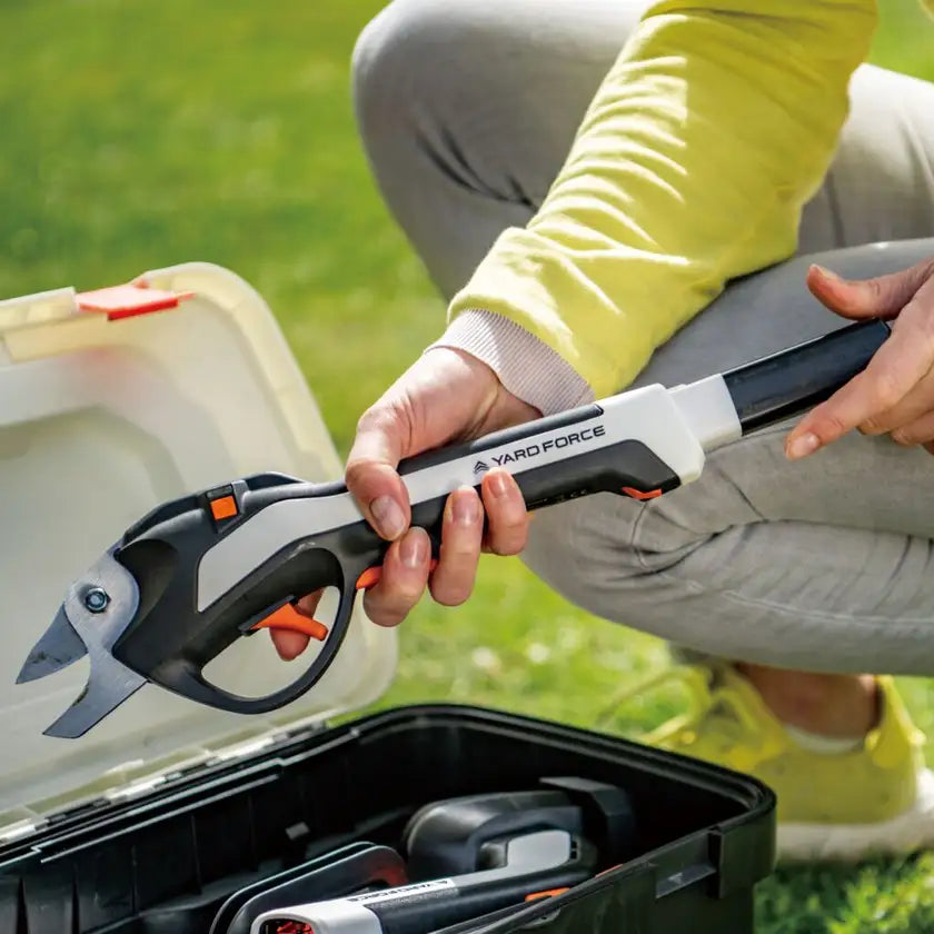 Yard Force 4V Pruner Kit