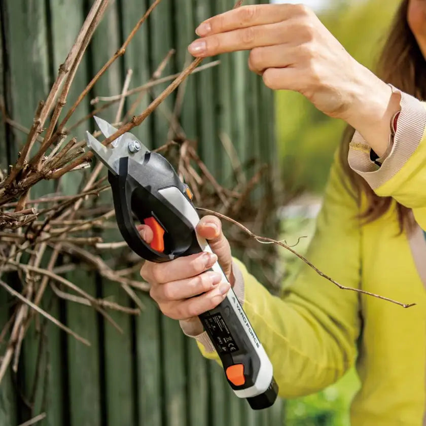 Yard Force 4V Pruner Kit